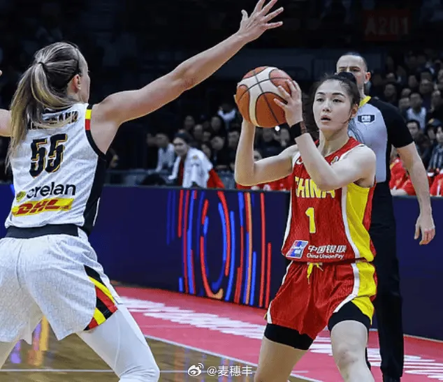 欧冠决赛-媒体人：中国女篮内线攒够了“移动长城”，却外线不行了